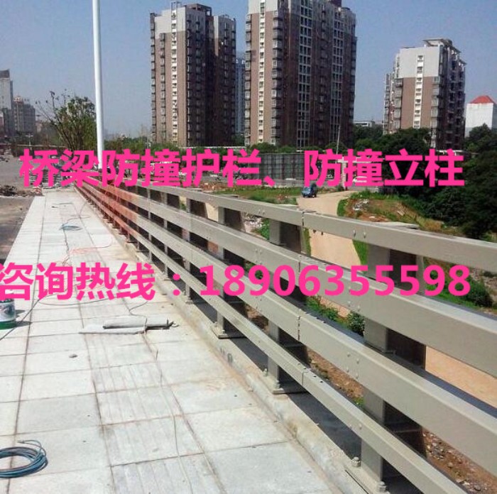 橋梁防撞護(hù)欄，防撞立柱